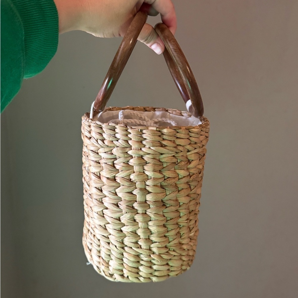 NWT J.Crew Woven Straw Rafia Bucket Bag with Wooden Handles - Picture 2 of 6